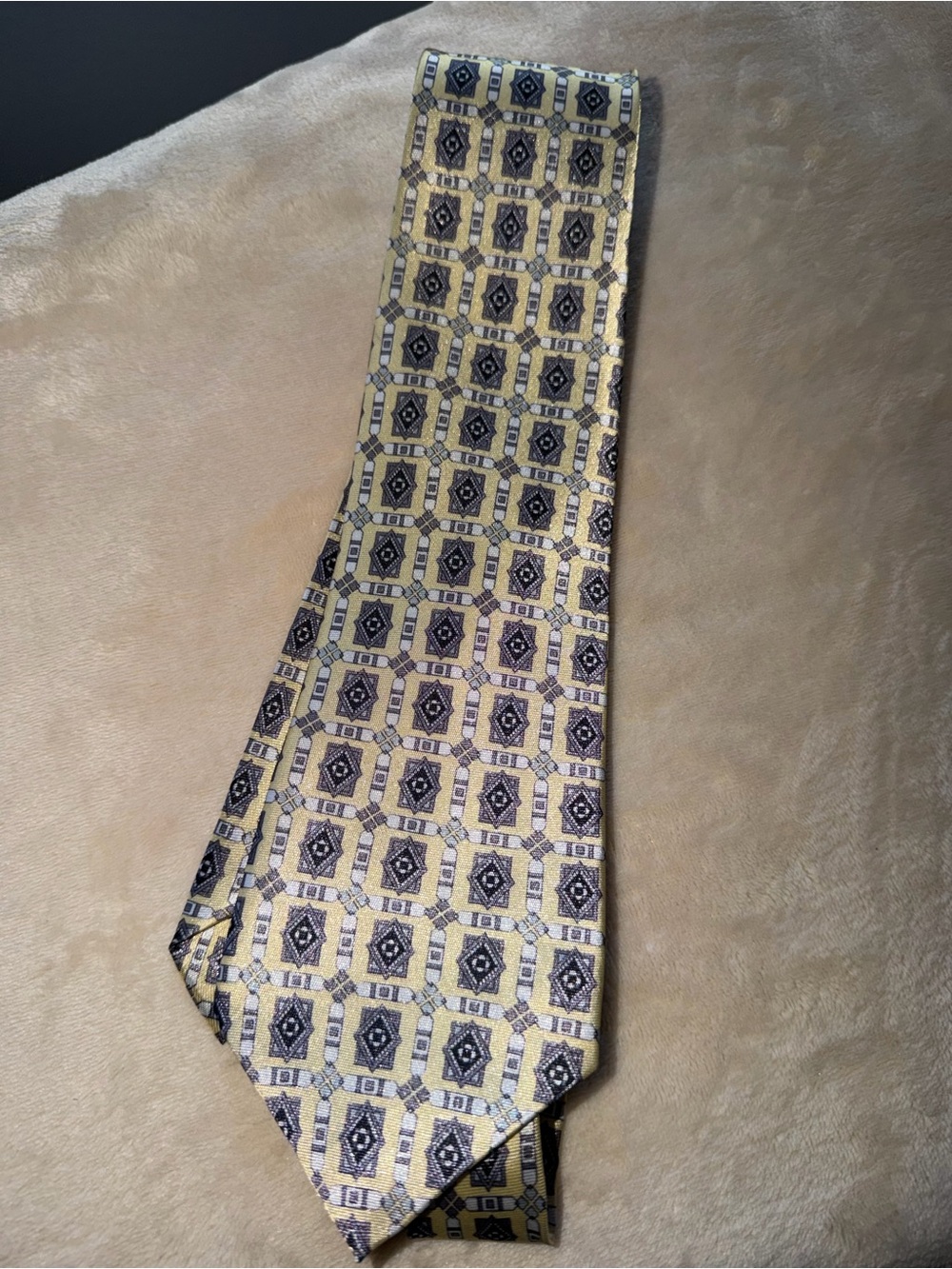 Posh Soles Silk Geometric Tie in Pale Yellow and Navy